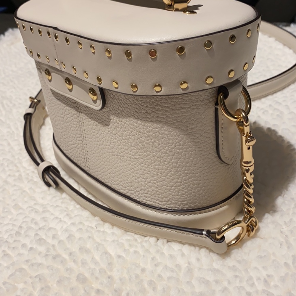 Coach bucket purse - Picture 7 of 11